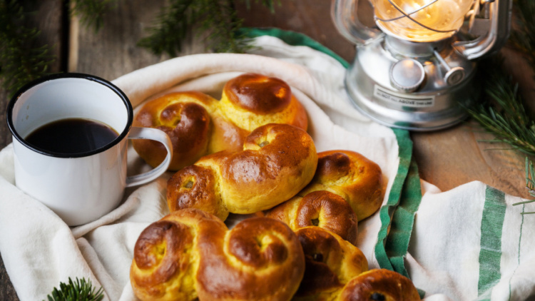 Lucia fika på kontoret i Sandviken